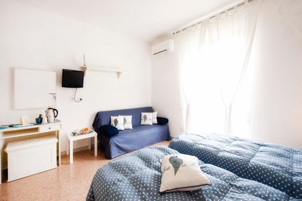 Bed and Breakfast A due Passi à Forte dei Marmi Extérieur photo